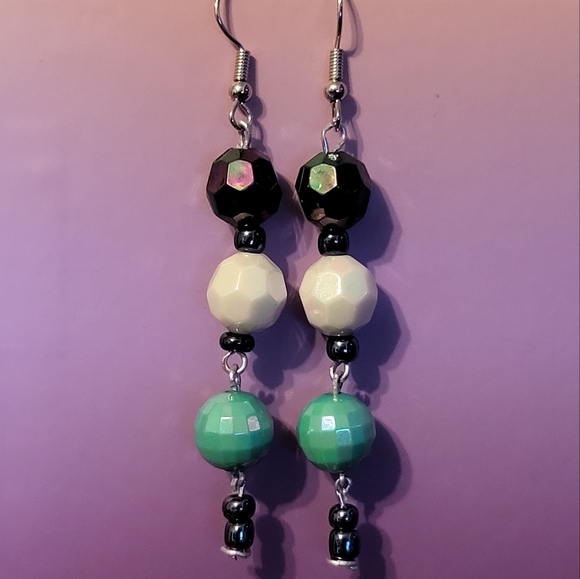 Iridescent Bracelet and Earrings Set - Picture 13 of 15